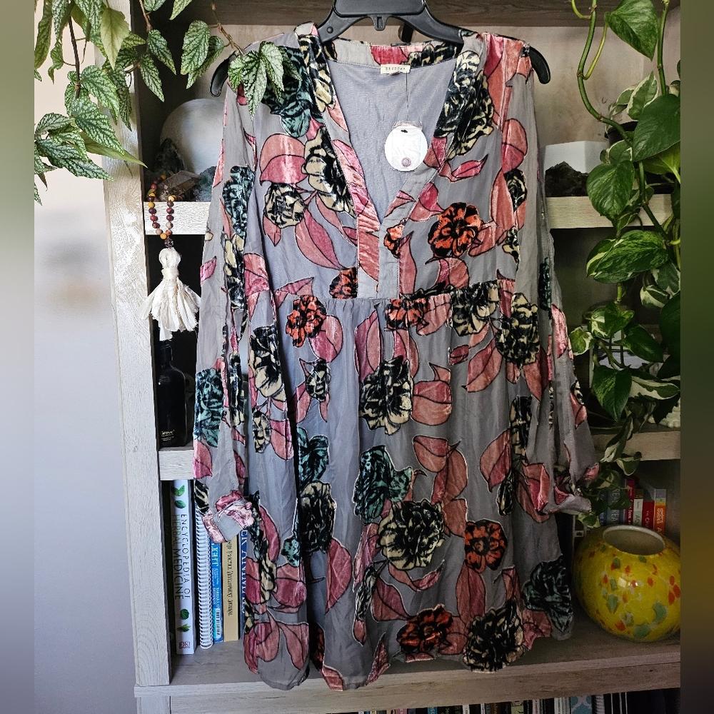 En Creme Floral Velvet Dress